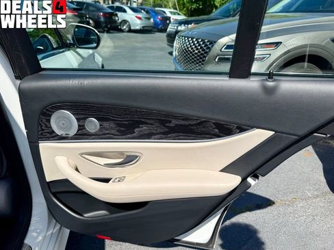 Used 2017 Mercedes-Benz E 300 4MATIC image 29