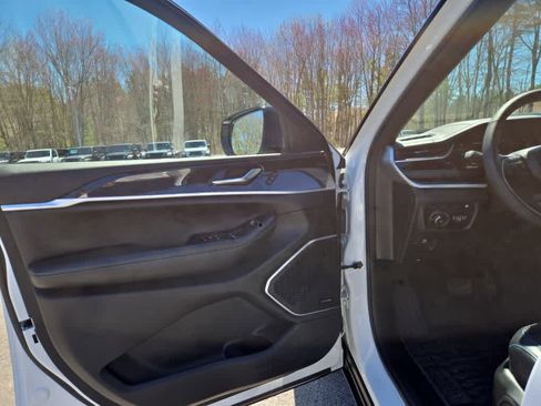 Used 2022 Jeep Grand Cherokee Trailhawk AWD/4WD image 19