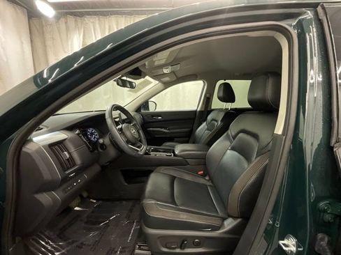 Used 2024 Nissan Pathfinder SL AWD/4WD image 10