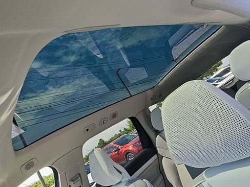 Used 2025 Volvo EX90 Ultra AWD/4WD image 11