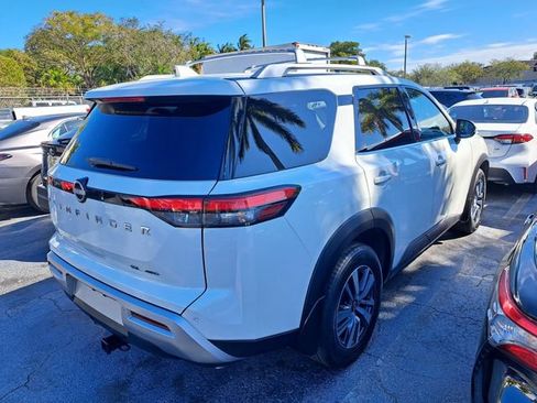Used 2024 Nissan Pathfinder SL image 3