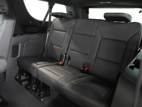 Used 2024 Chevrolet Suburban Z71 w/ Luxury Package AWD/4WD image 7
