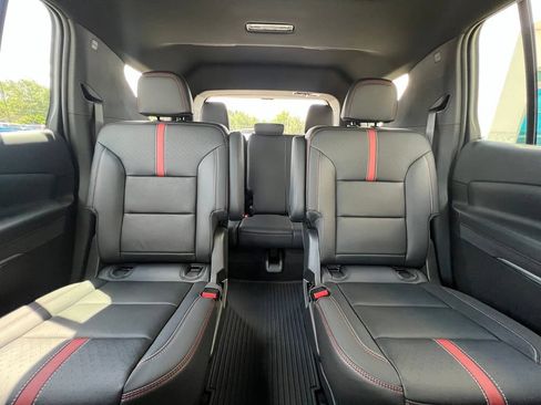 New 2026 Chevrolet Traverse RS w/ LPO, Floor Liner Package FWD image 10