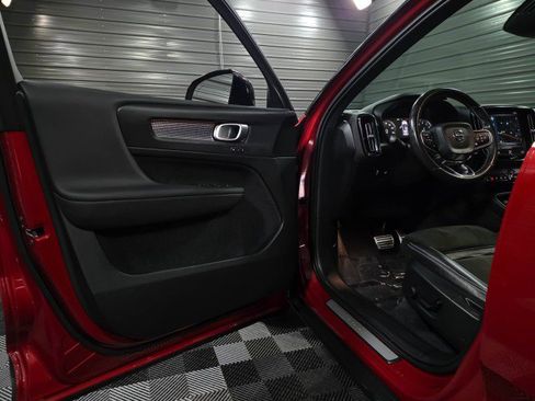 Used 2020 Volvo XC40 T4 R-Design w/ Protection Package Premier image 33