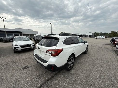 Used 2018 Subaru Outback 2.5i Limited AWD/4WD image 4
