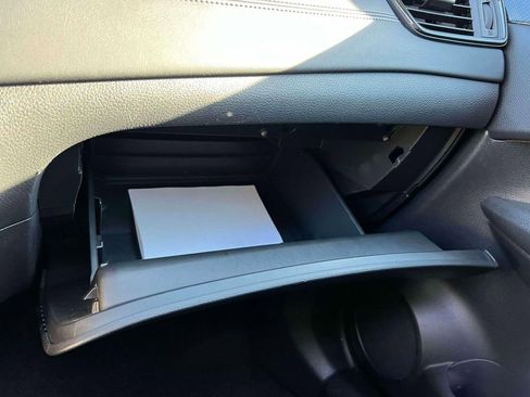 Used 2019 Nissan Rogue SL w/ Premium Package image 34