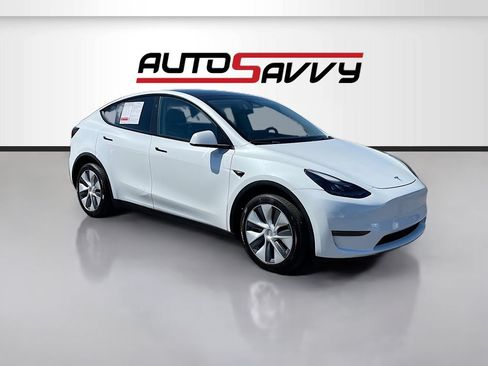 Used 2023 Tesla Model Y Long Range AWD/4WD image 1