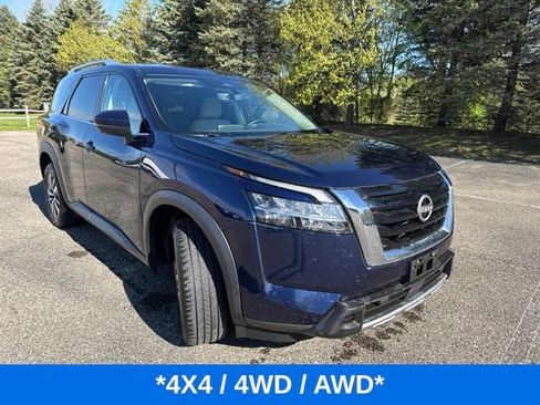 Used 2023 Nissan Pathfinder SL AWD/4WD image 2