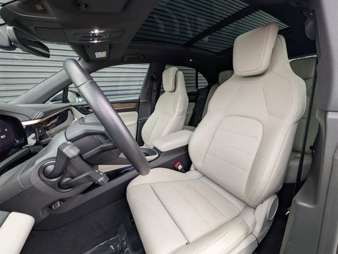 Used 2024 Porsche Macan 4 Electric image 5