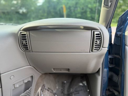 Used 2002 Chevrolet Astro RWD image 22