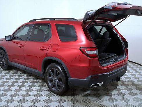 Used 2024 Honda Pilot Sport image 10