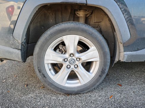 Used 2019 Toyota RAV4 XLE image 16