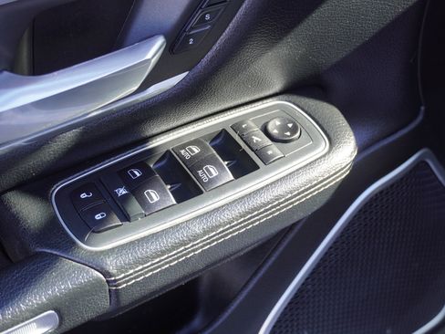 Used 2020 RAM 1500 Laramie w/ Off Road Group image 18