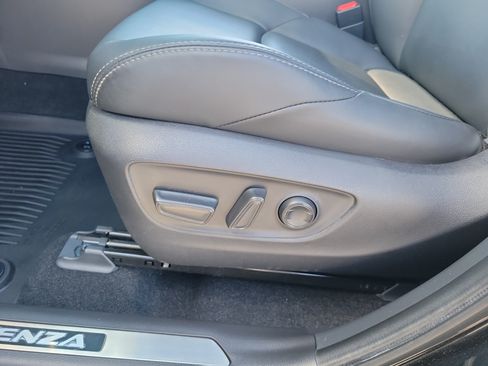 Used 2023 Toyota Venza Nightshade AWD/4WD image 21