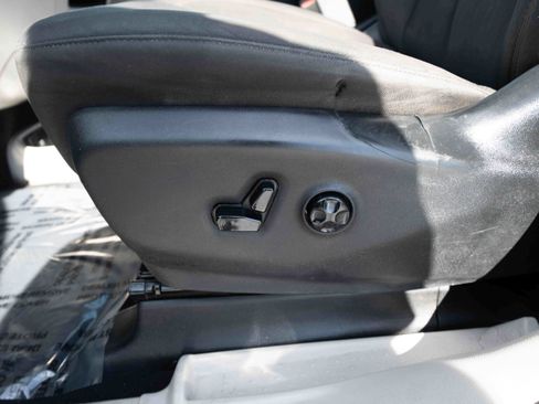 Used 2017 Chrysler Pacifica Touring FWD image 12