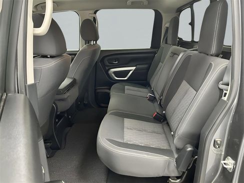 Used 2022 Nissan Titan SV image 10