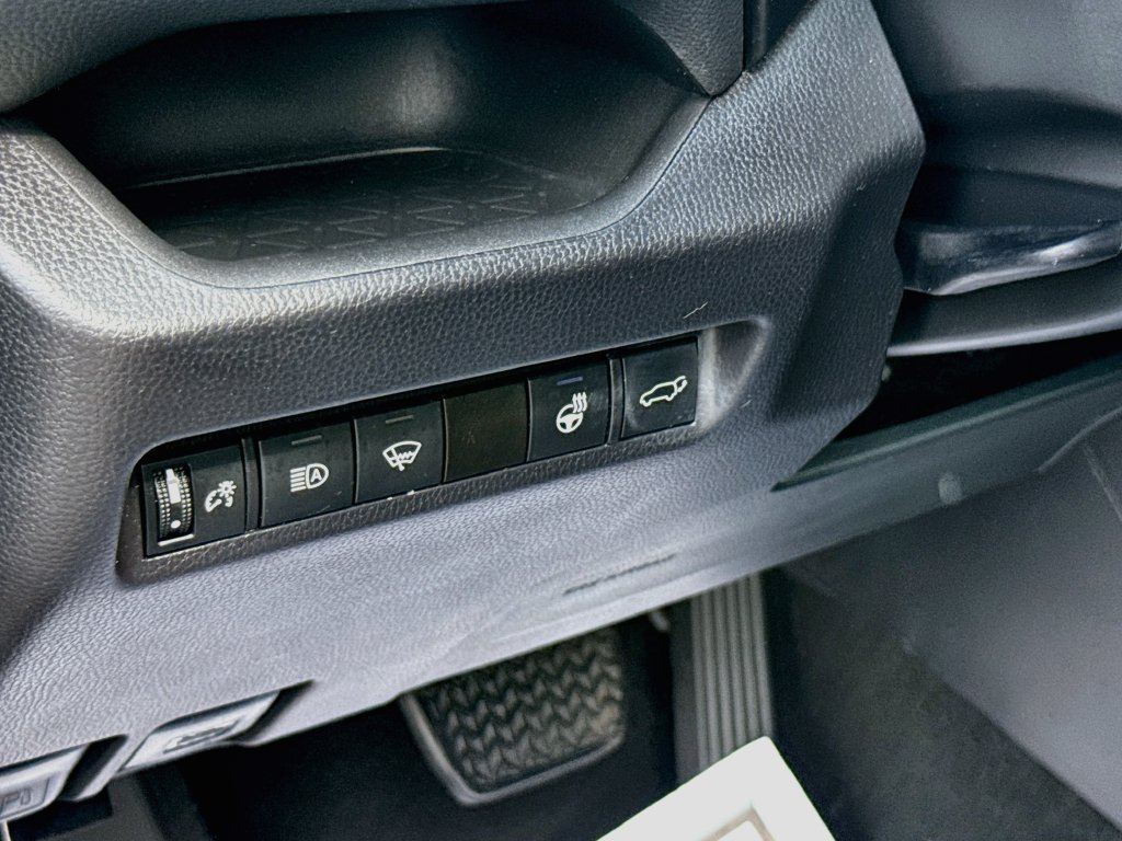 Used 2021 Toyota RAV4 XLE Premium FWD image 11