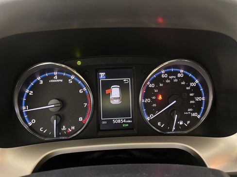 Used 2018 Toyota RAV4 Limited image 32