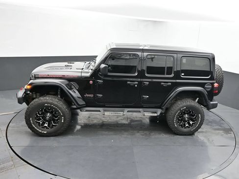 Used 2018 Jeep Wrangler Unlimited Rubicon w/ Dual Top Group AWD/4WD image 39