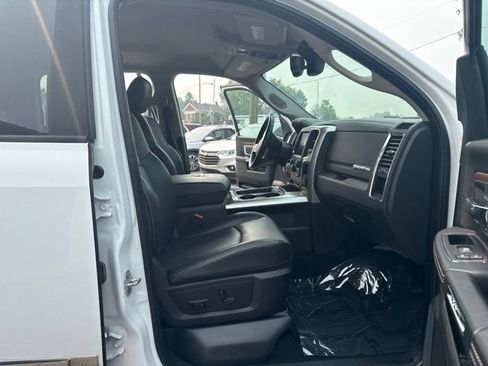 Used 2017 RAM 1500 Laramie AWD/4WD image 12