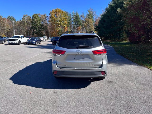 Used 2019 Toyota Highlander XLE AWD/4WD image 4