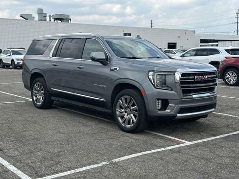 Certified 2021 GMC Yukon XL SLT w/ SLT Premium Package AWD/4WD image 8