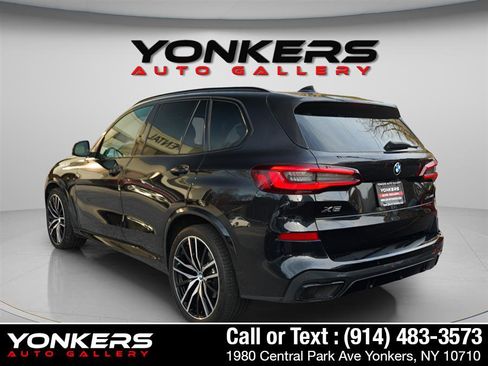 Used 2022 BMW X5 xDrive40i w/ M Sport Package image 3