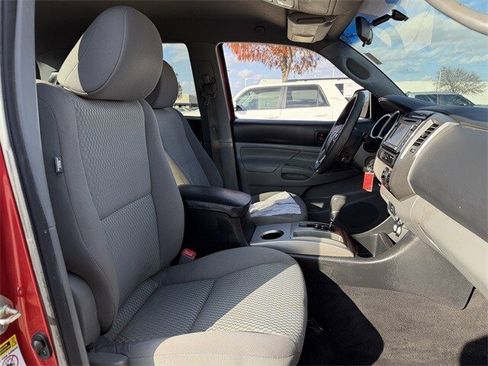 Used 2014 Toyota Tacoma PreRunner image 27