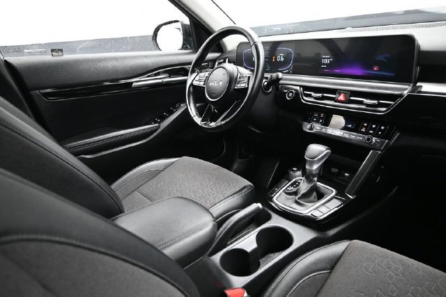 Used 2025 Kia Seltos S FWD image 12