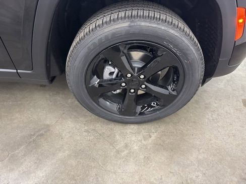 New 2025 Jeep Grand Cherokee Altitude image 24