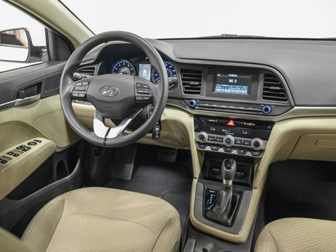 Used 2020 Hyundai Elantra SE FWD image 30