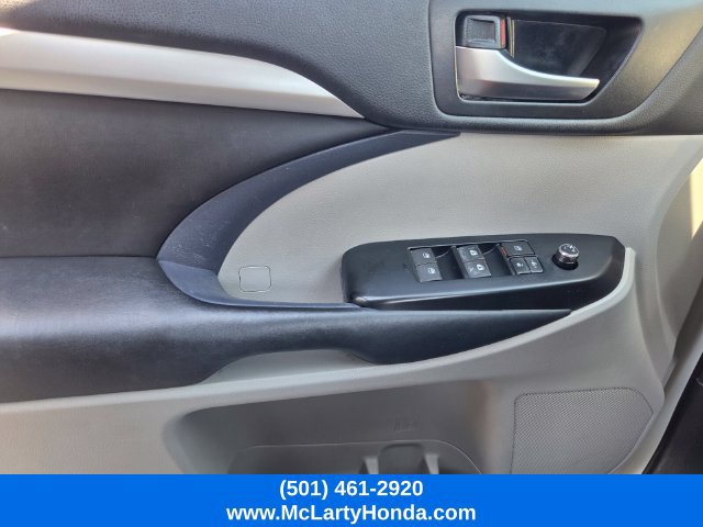 Used 2018 Toyota Highlander XLE FWD image 36