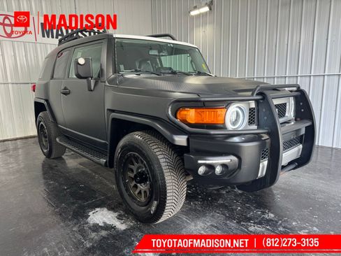 Used 2011 Toyota FJ Cruiser 4WD w/ Upgrade Pkg image 5