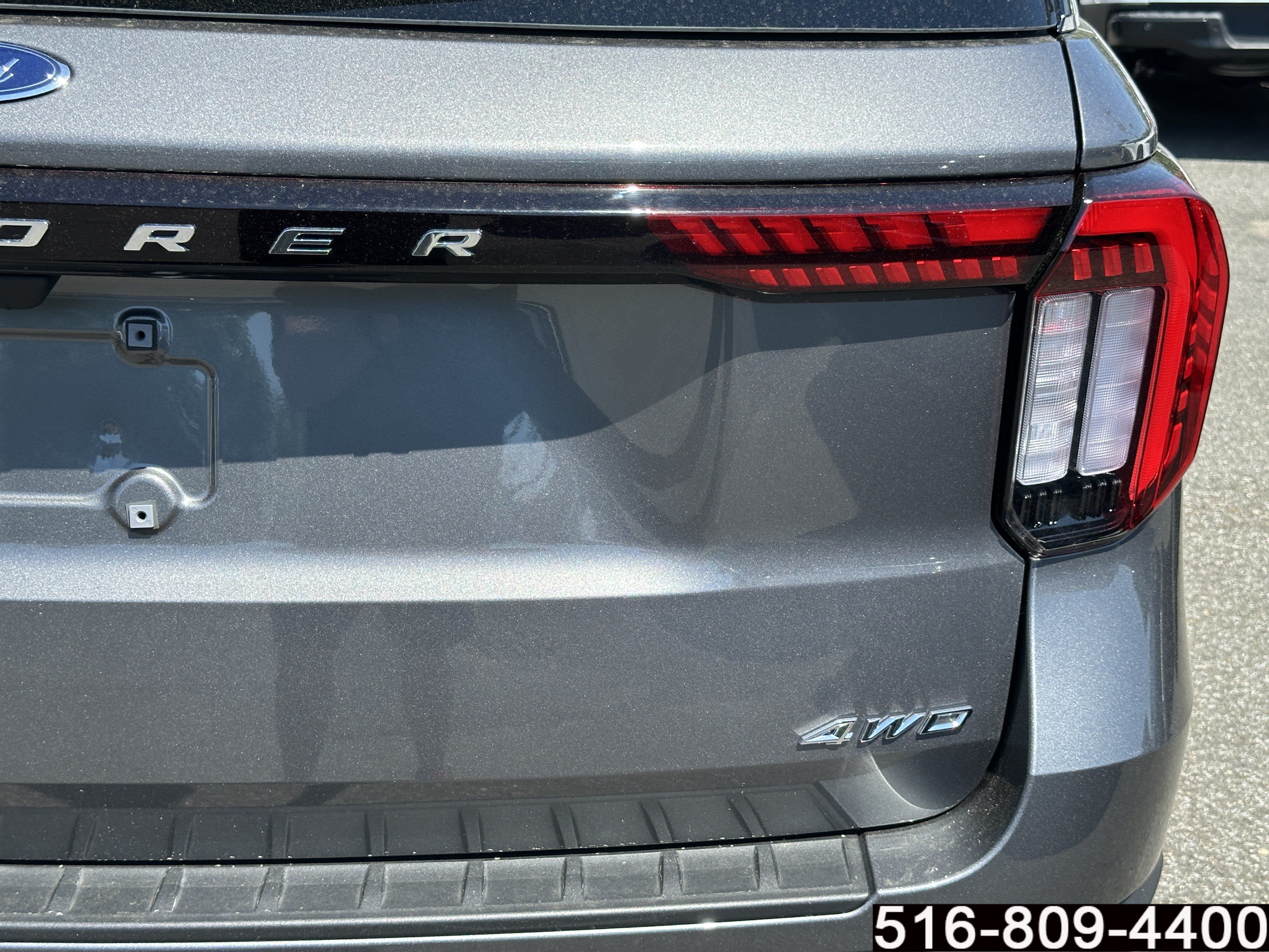 Used 2025 Ford Explorer Active AWD/4WD image 39
