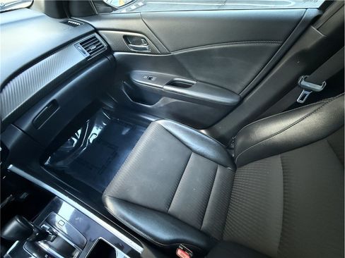 Used 2017 Honda Accord Sport image 13