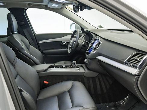 Certified 2025 Volvo XC90 B5 Core image 16