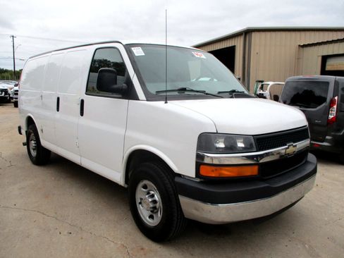 Used 2013 Chevrolet Express 2500 image 3