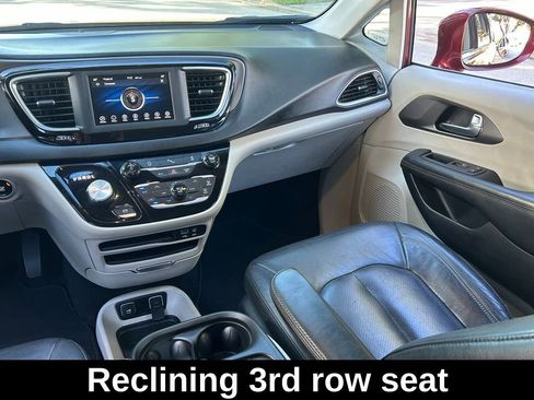 Certified 2020 Chrysler Pacifica Touring-L image 12