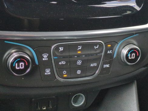 Used 2020 Chevrolet Traverse LS AWD/4WD image 31