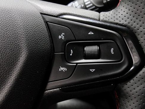 Used 2024 Chevrolet Trax RS FWD image 28