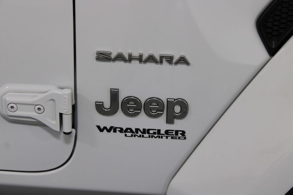 Used 2018 Jeep Wrangler Unlimited Sahara AWD/4WD image 12