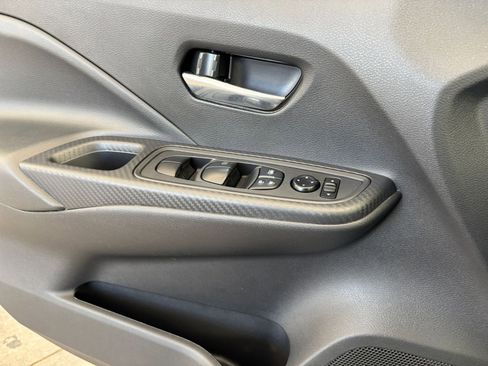 Used 2025 Nissan Versa SV FWD image 18