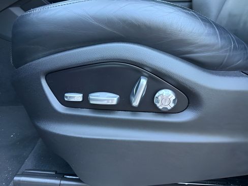 Used 2019 Porsche Cayenne AWD/4WD image 16