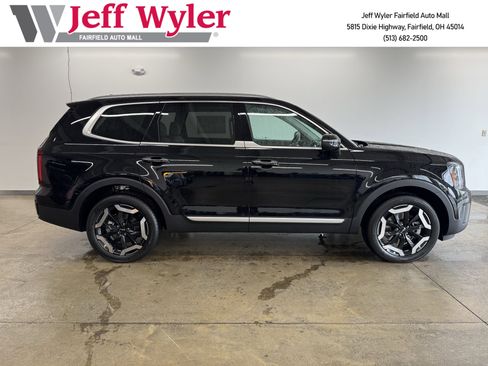 New 2025 Kia Telluride S image 2