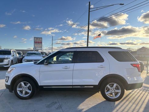 Used 2017 Ford Explorer XLT image 6