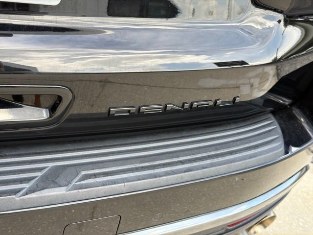 Used 2023 GMC Yukon Denali Ultimate AWD/4WD image 8