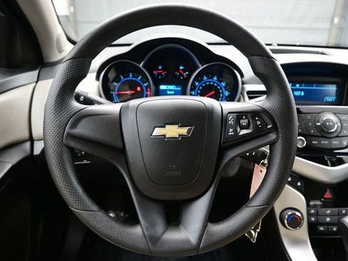 Used 2014 Chevrolet Cruze LS image 21