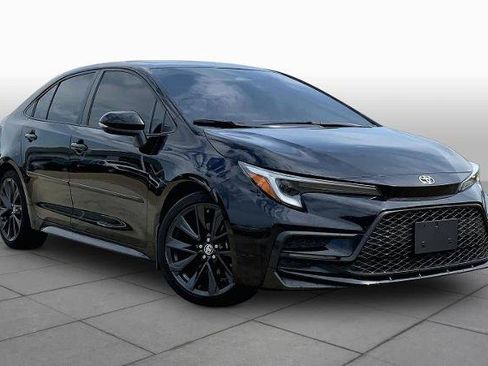 Used 2024 Toyota Corolla XSE FWD image 3
