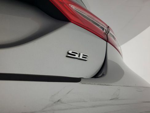 Used 2020 Toyota Camry SE image 31