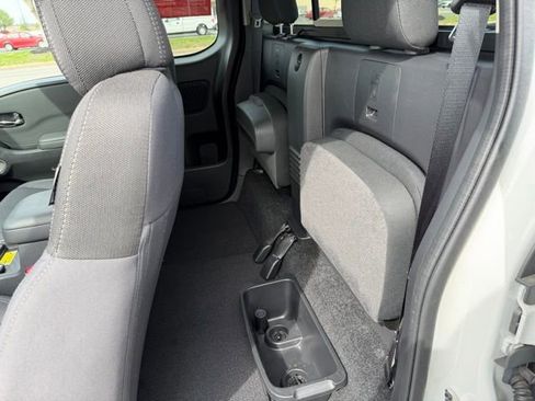 Used 2024 Nissan Frontier SV w/ SV Convenience Package RWD image 32